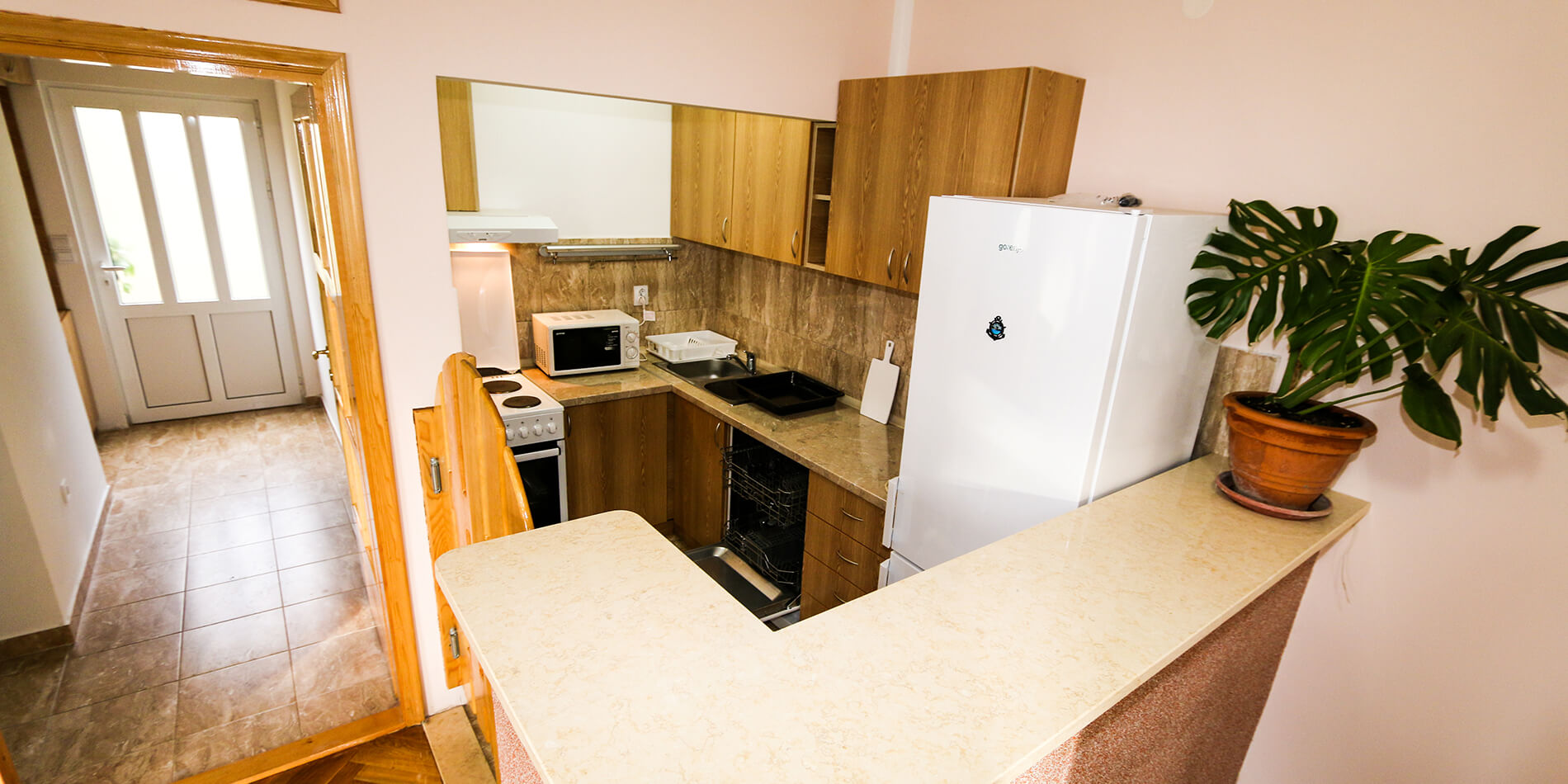Kitchen-One-Bedroom-Apartment-J.1900x950