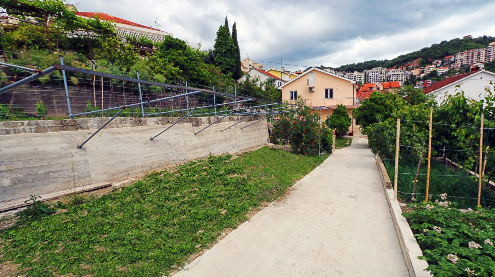 Parking-Lot-Fenced-Apartments-Pax-Herceg-Novi-Montenegro.1900x950